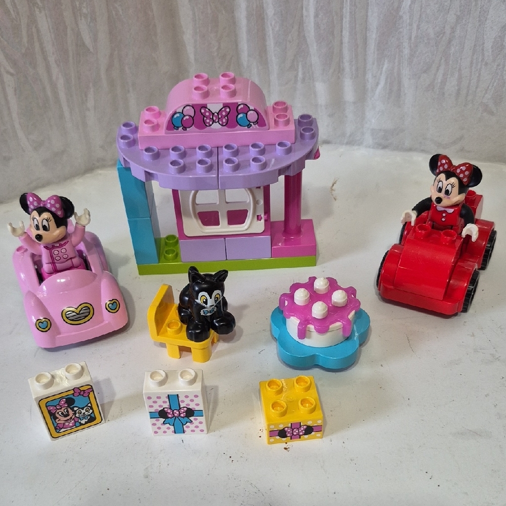 Lego  Duplo Minnie Mouse Pink and Red Playset. Gently Used,nice Condition